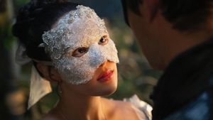 Pesona Yerin Ha, Aktris Korea Pertama di Bridgerton Season 4