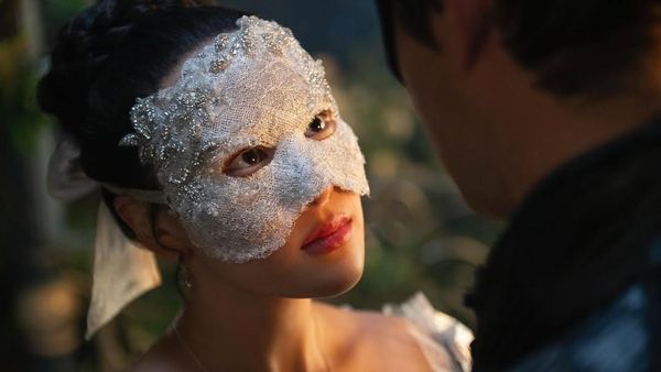 Pesona Yerin Ha, Aktris Korea Pertama di Bridgerton Season 4