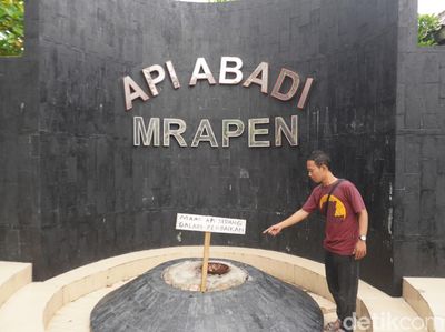 Potret Momen Api Abadi Mrapen Padam