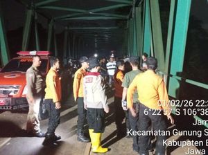 Pekerja Renovasi Jembatan Leuwiranji Bogor Jatuh ke Sungai, Tim SAR Telusuri