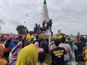 Berebut Tumpeng Tempe, Tradisi Unik Sambut Ramadan di Sidoarjo