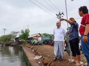 Taj Yasin Respons Cepat Aduan Banjir di Pekalongan: Tinjau-Kirim Alat Berat