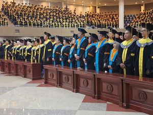 Potret Khidmatnya Wisuda Perdana UT di Tahun 2026