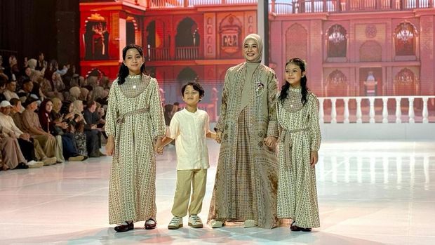 Zaskia & Shireen Sungkar Rilis Baju Lebaran