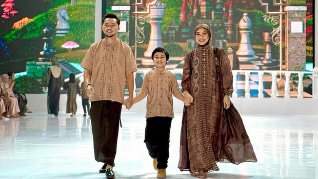 Zaskia & Shireen Sungkar Rilis Baju Lebaran