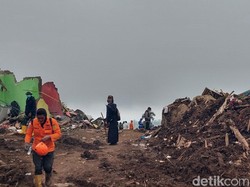 Abah Ipin, Anomali di Tengah Taktisnya Operasi SAR Longsor Cisarua