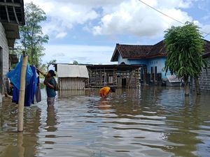 Banjir Akibat Embung Meluap di Lombok Timur Belum Surut, Warga Khawatir