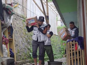 Relawan BRI Peduli Turun Langsung Beri Bantuan ke Korban Bencana Cisarua