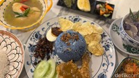 Ciak Tiam: Ho Ciak! Nasi Lemak Bunga Telang hingga Char Kway Teow di Kopitiam Cozy