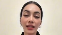 Akui Ressa Anak Kandung, Denada Janji Belajar Jadi Ibu yang Baik
