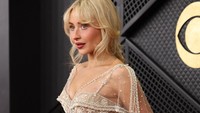 Sabrina Carpenter Tampil Romantis dengan Gaun Ruffle di Grammys 2026