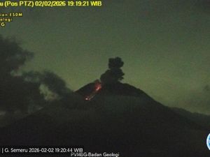 Gunung Semeru 3 Kali Erupsi Malam Ini, Tinggi Letusan Capai 1 Km