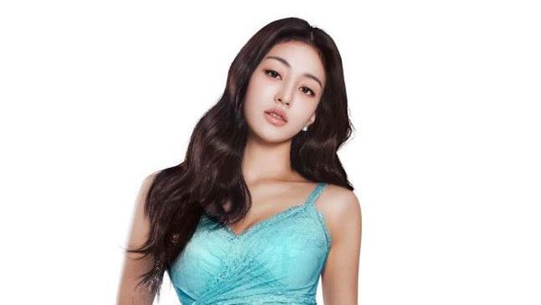 7 Gaya Jihyo TWICE Jadi Model Lingerie VENUS, Kelewat Cantik Bak Dewi