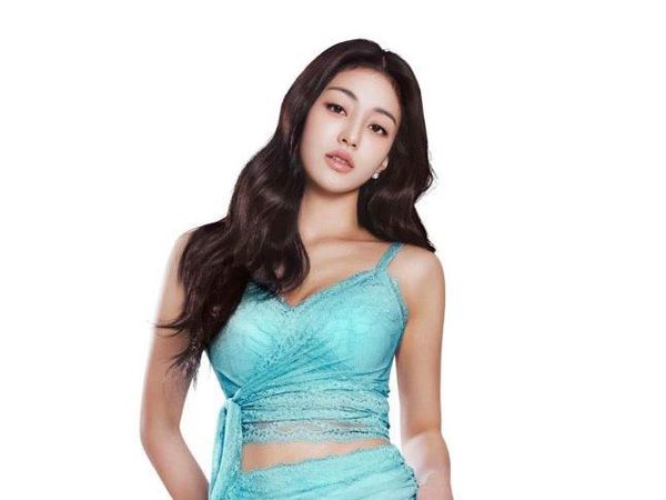 7 Gaya Jihyo TWICE Jadi Model Lingerie VENUS, Kelewat Cantik Bak Dewi