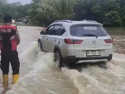 Jalan Lintas Mura-PALI Terendam Banjir, Pengendara Diminta Hati-hati