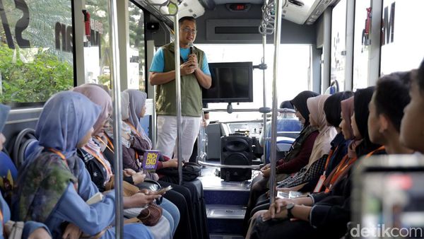 Literasi Keliling Kota, TransLiteria Hadirkan Pengalaman Baca Buku di Bus Satria