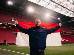 Video Maarten Paes Resmi Gabung Ajax, Kibarkan Merah Putih