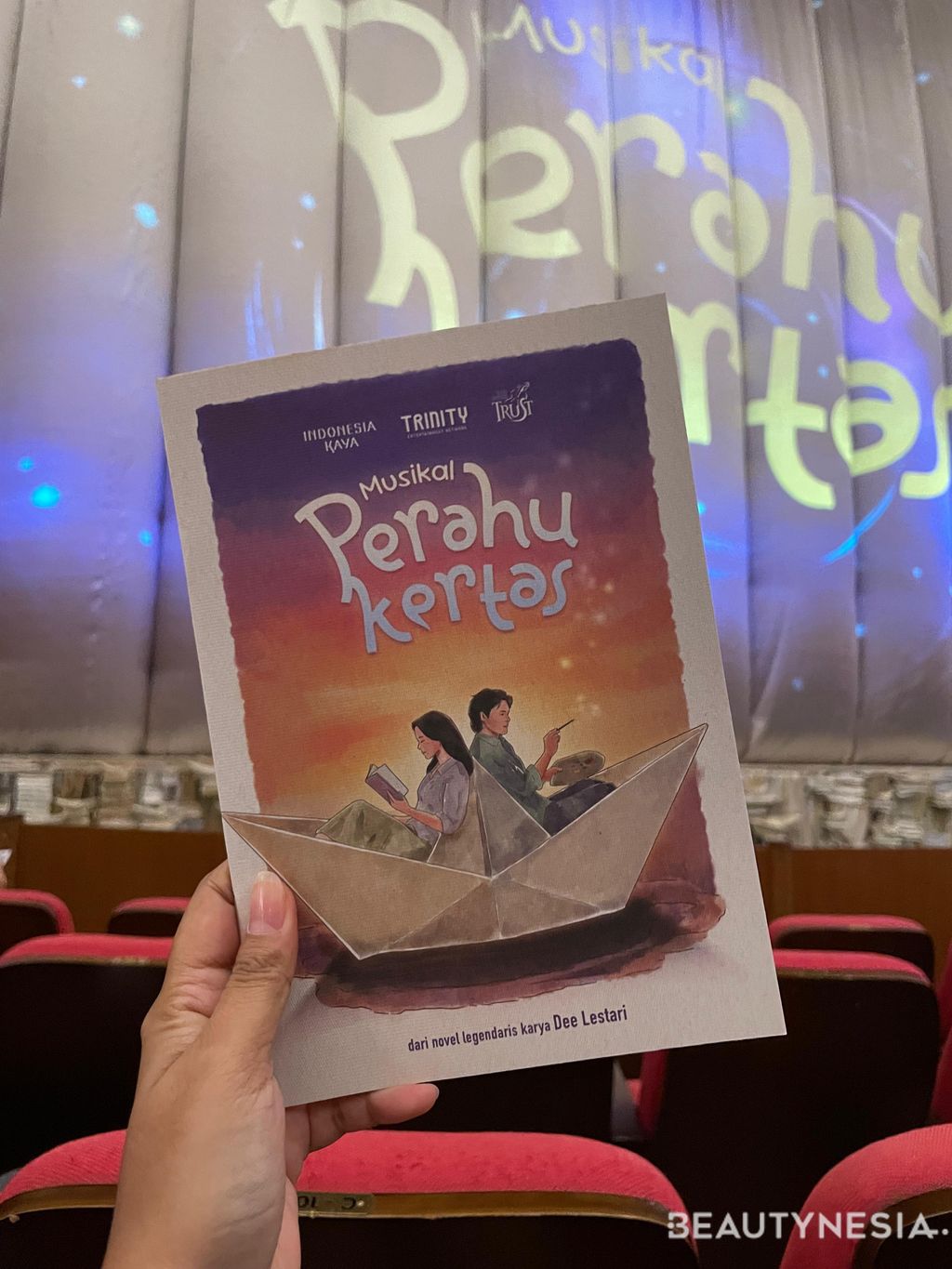 Musikal Perahu Kertas: Magis, Indah, dan Hangat