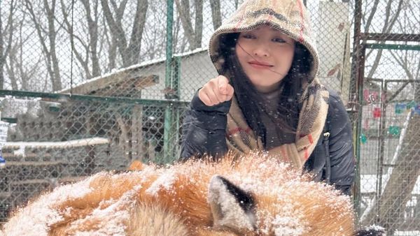 Foto Gemas Natasha Wilona Main ke Desa Rubah Jepang