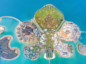Ambisi Besar Berujung Kegagalan: Kisah Ocean Flower Island, Dubai-nya China