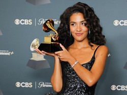 Video Tangis Bahagia Olivia Dean Sabet Piala Grammy Pertamanya