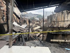 Bara Api Sisa Kebakaran Gudang di Tangsel Nyala Lagi, Damkar Turun Tangan