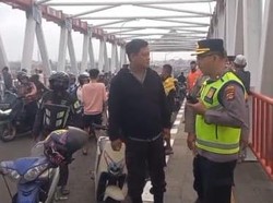 Bagai Spiderman, Pencuri Kabel di Jembatan Musi VI Nekat Terjun ke Sungai Musi