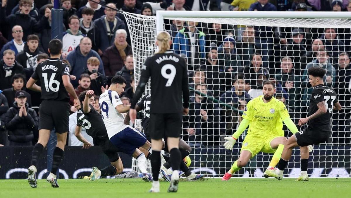 Tottenham Hotspur menahan Manchester City 2-2 di pekan ke-24 Liga Inggris. (Foto: David Klein/REUTERS)