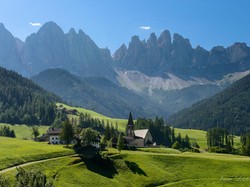 Muak dengan Turis, Desa Italia Ini Batasi Akses ke Gereja Estetik