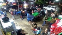 Geger Mobil Seruduk Motor Parkir Berujung Pengeroyokan di Jaksel