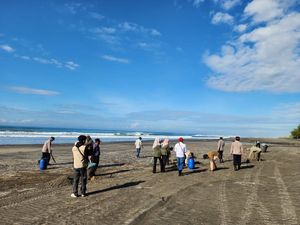 Tradisi Papajar Ramadan Datang, Pantai Selatan Cianjur Bersolek