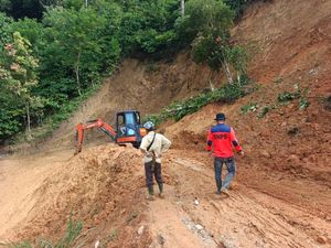 Warga OKU Selatan Diimbau Waspadai Longsor Susulan