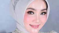 Foto Atalia Praratya Tampil Dengan Gaun Pengantin & Riasan Soft Pink, Memukau