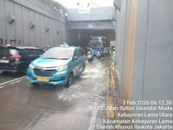 Lalin Underpass Simprug Kebayoran Macet Imbas Jalan Terendam Banjir