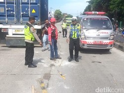 Pemotor Tewas Terlindas Truk Trailer di Jalan Pantura Kendal