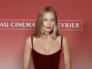 Gak Peduli Kritik, Margot Robbie Pilih Fokus Puaskan Penonton yang Bayar