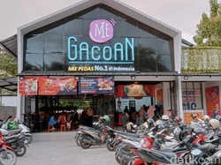 Belum Digaji Sebulan, Belasan Karyawan Mie Gacoan Bima Mogok Kerja