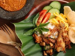 Menelusuri Jejak Nasi Uduk Betawi dan Ayam Goreng Legendaris di Jakarta
