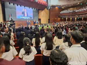 Khidmatnya Puncak Hari Natal Nasional 2025 di UPH, Dihadiri Mendiktisaintek