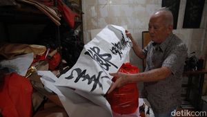 Potret Akwet, Pewaris Terakhir Seni Kaligrafi China di Glodok