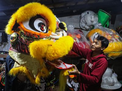 Rezeki Imlek, Pesanan Barongsai dan Liong Melonjak di Semarang