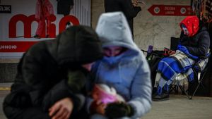 Serangan Rusia Menggila, Warga Kyiv Berlindung di Stasiun Metro di Tengah Suhu Ekstrem