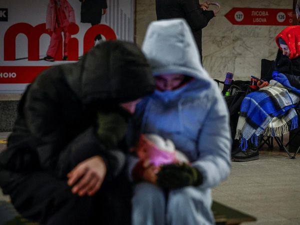 Serangan Rusia Menggila, Warga Kyiv Berlindung di Stasiun Metro di Tengah Suhu Ekstrem