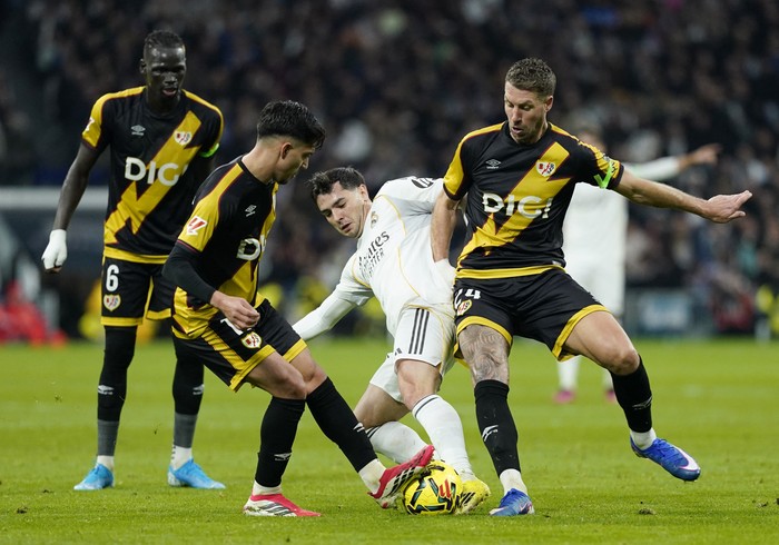 Presiden Barca Ejek Penalti Real Madrid