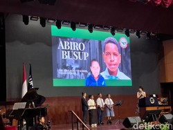 Tak Pernah Telat Meski Jalan Berjam-jam, Kisah Haru Siswa Papua Pedalaman