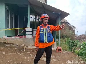 Cerita Relawan Lansia Asal Mojokerto Terlibat SAR Longsor di Cisarua