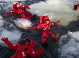 Aktivitas Unik Mengapung di Es Warnai Musim Dingin Moskow