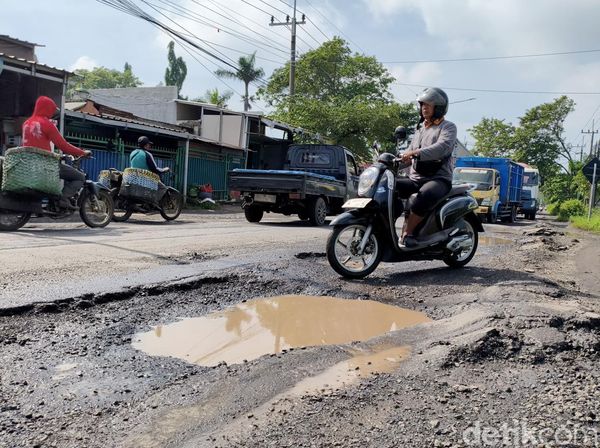 Awas Jalan Lingkar Timur Sidoarjo Berlubang