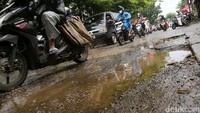 Benarkah Jalan Aspal Cepat Rusak karena Dilewati Kendaraan Berat? Ini Kata Pakar ITS