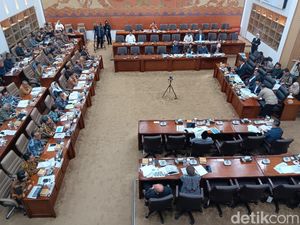 RI Digempur Baju Bekas Impor, Segini yang Sudah Dimusnahkan